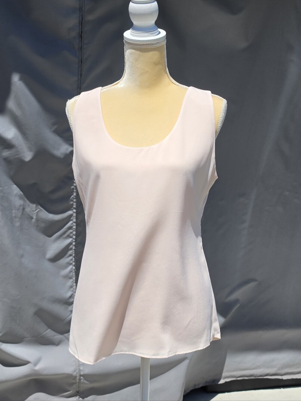 Elizabeth And Clark "The Kelly" Sleeveless Scoop Neck Women’s Top in Light Pink